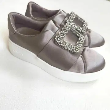 [새상품급] diana 비쥬 장식 브라운 슬립온 24.5