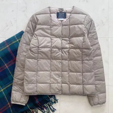 TAION 크루넥 버튼 다운 자켓 노카라 다운 자켓