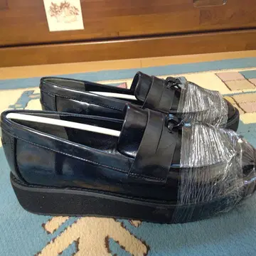 Newlyme 블랙 통굽 로퍼 미착용 새상품 박스 포함