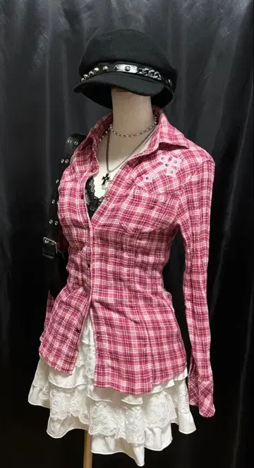 핑크색 체크 무늬가 귀여운 셔츠