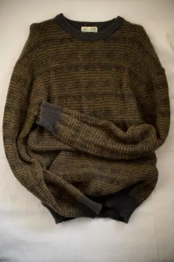 브라운 계열 스트라이프 니트