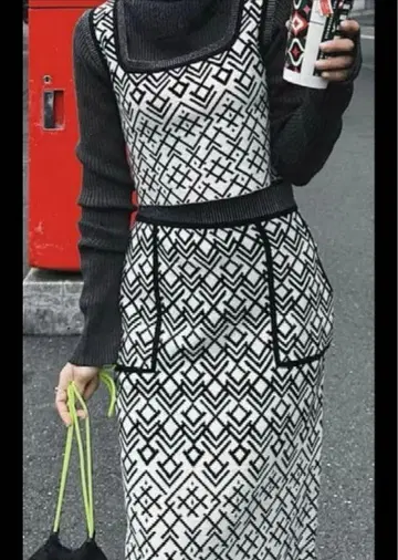 HeRIN.CYE 타이트 스커트 기하학 패턴 니트 셋업