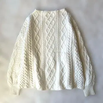 새상품급 슬로브 이에나 케이블 니트 아이보리