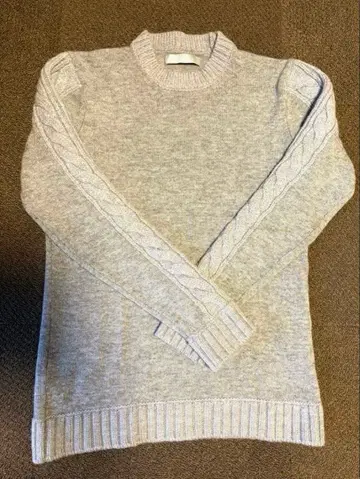 에스트네이션 그레이 케이블 짜임 크루넥 스웨터