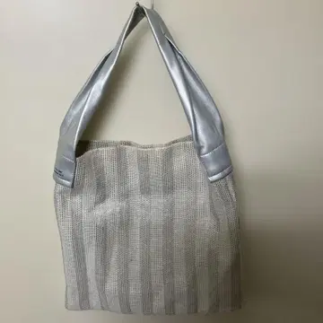 TRIDEEP 실버 메탈릭 백 숄더 컨디션 최상 경량 수납 대