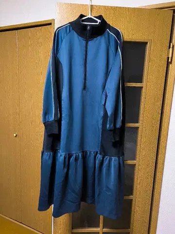 forksy. 다크 블루 긴팔 원피스