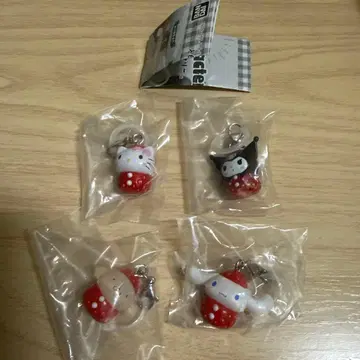 산리오 딸기 메지루시 액세서리 쿠로미 키티 시나몬 폼폼푸딩