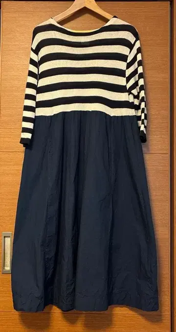 VERITECOEUR 보더 절개 롱 원피스