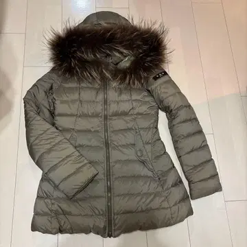 TATRAS 후드 부착 다운 자켓 카키