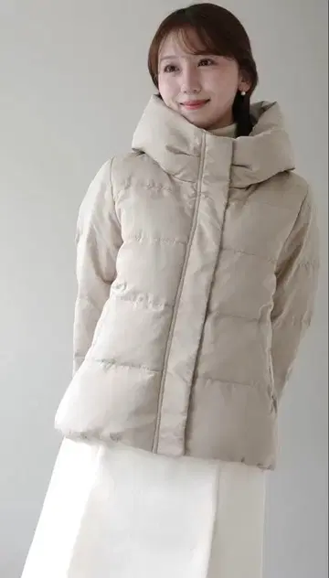 클레브라트 베이지 후드 부착 다운 자켓 완판템