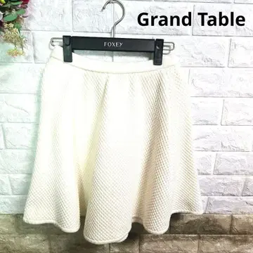 SCOTCLUB 시리즈 그랜터블 아이보리 플레어 스커트 무릎 기장