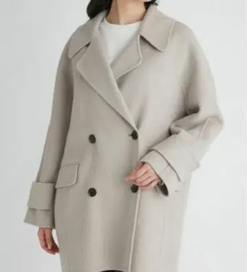 Mila Owen 베이지 피 코트