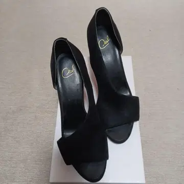 블랙 스웨이드 오픈토 하이힐