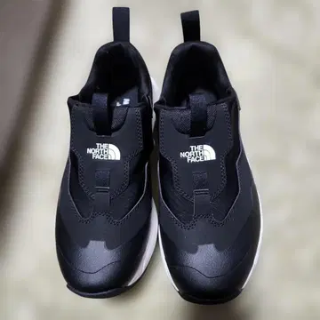 THE NORTH FACE 블랙 스니커즈