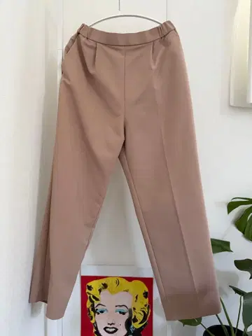 yori 베이지 테이퍼드 팬츠