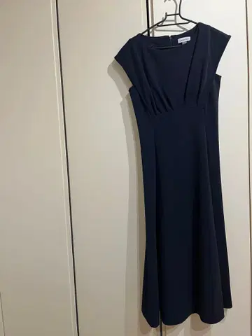 캘빈클라인 네이비 플레어 슬리브 미디 드레스