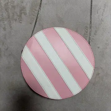 원형 숄더백 핑크와 화이트