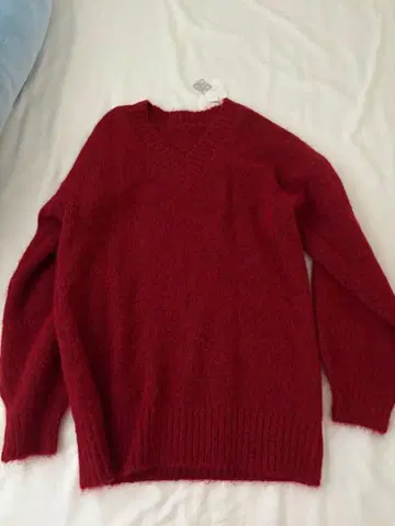 버건디 V넥 니트 스웨터