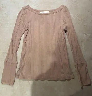 리브 베이지 긴팔 상의