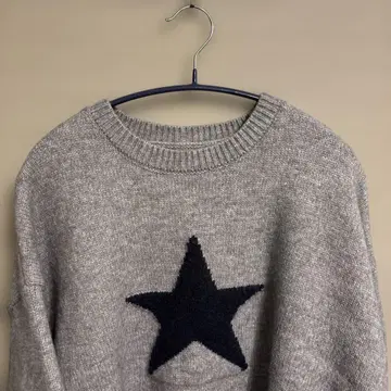 그레이 별 모양 자수 오버 사이즈 스웨터