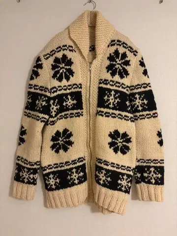 카우친 스웨터 L 사이즈 정도