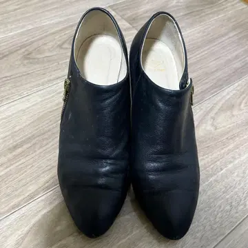 [ 24.5cm ] 부티 심플한 디자인입니다.