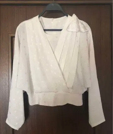 화이트 도트 무늬 랩탑 긴팔 블라우스 리본 포함