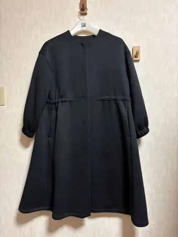 BEARDSLEY (비어즐리) 종이상자 벌룬 슬리브 코트 (블랙)