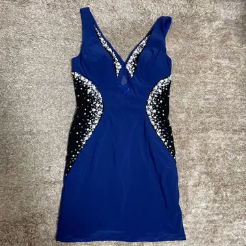 미니 드레스 네이비 비즈 장식 타이트 드레스