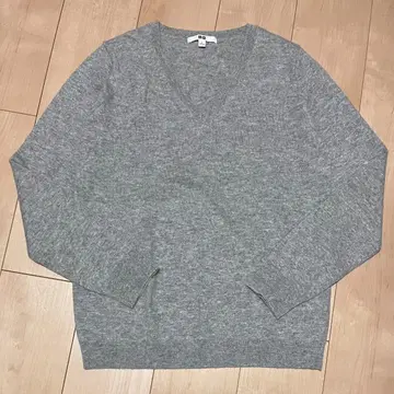 유니클로 캐시미어 V넥 스웨터 라이트 그레이 L