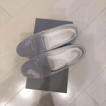 미나 페르호넨 그레이 나비 자수 플랫슈즈 23cm