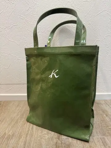 올리브 그린 핸드백 K 자수