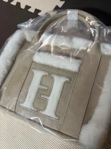 새상품 herlipto Cozy Winter Tote Bag