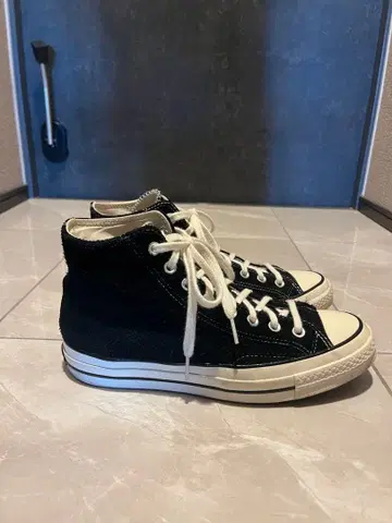 블랙 스웨이드 하이컷 스니커즈