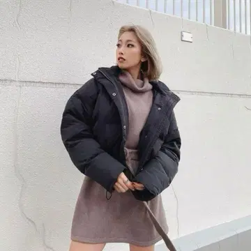 GYDA 크롭 기장 숏 다운 블랙