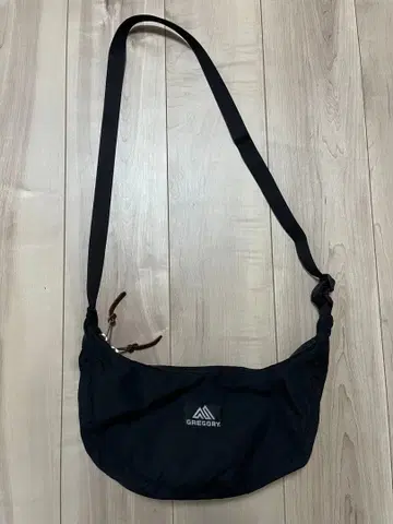 GREGORY 바디백 블랙