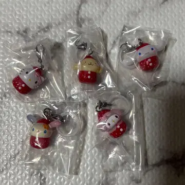 산리오 캐릭터즈 딸기 메지루시 액세서리