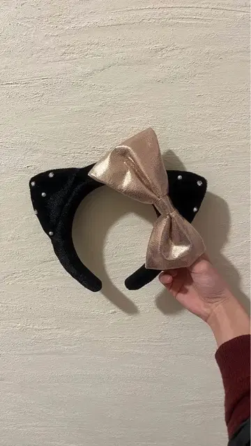 키티 머리띠 블랙 펄 장식 포함