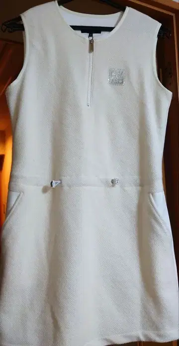 [댄스 위드 드래곤] 화이트 슬리브리스 원피스