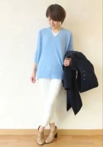 MACPHEE 파랑 V넥 오버 사이즈 니트