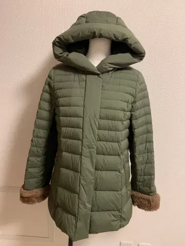 쿠움 후드 부착 다운 자켓