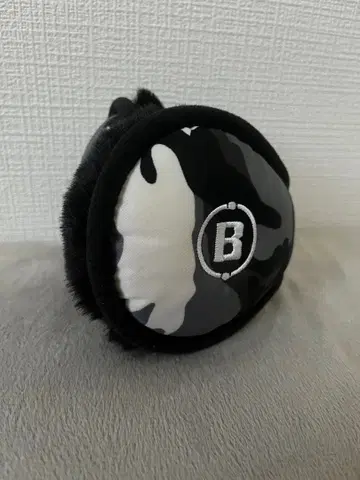 BRIEFING 카모플라쥬 패턴 귀도리 블랙 화이트