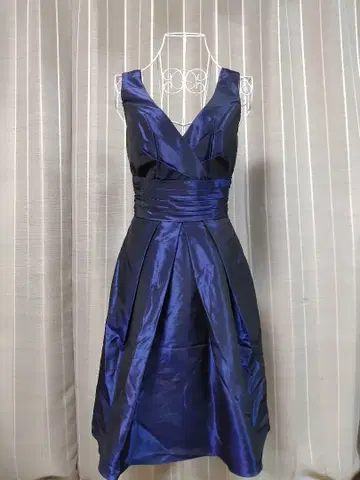 Eden Maids 네이비 V넥 새틴 드레스