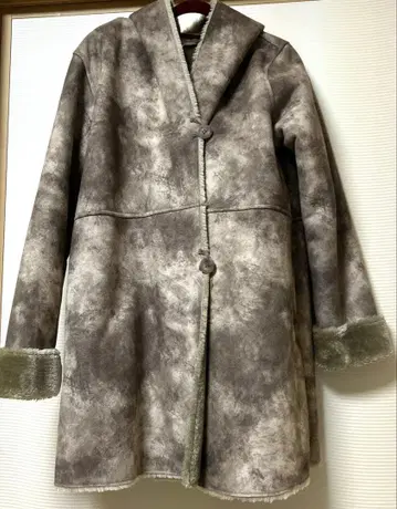 무스탕 코트 그레이 계열