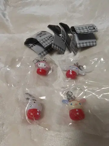 산리오 캐릭터즈 딸기 메지루시 액세서리 4종류