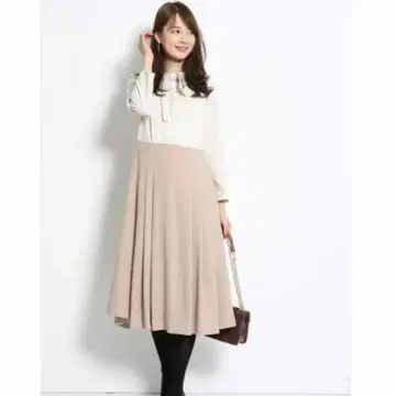 저스길리티 배색 보타이 원피스 베이지