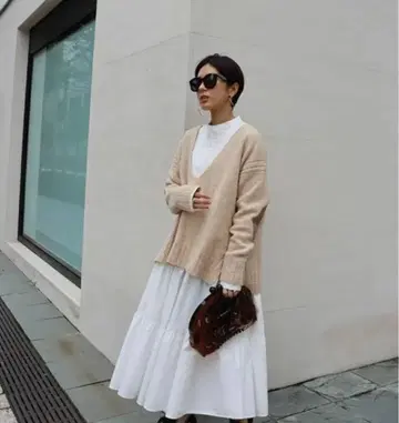 machatt 엘르 엘보 패치 니트 베이지 V넥 니트 긴팔