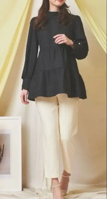 핀턱 티어드 프릴 칼라 블라우스 펄 리본 노엘라 noela