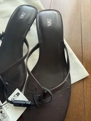 ZARA 브라운 플랫 샌들 5cm