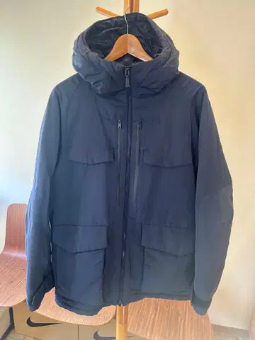 유니클로 화이트 마운티니어링 하이브리드 다운 자켓 L 네이비